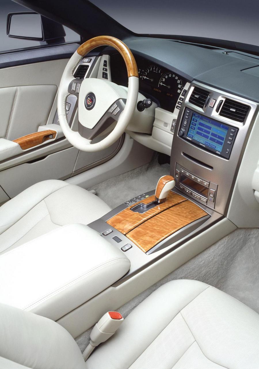  Cadillac XLR Roadster 2004 года  (фото 85 из 128)